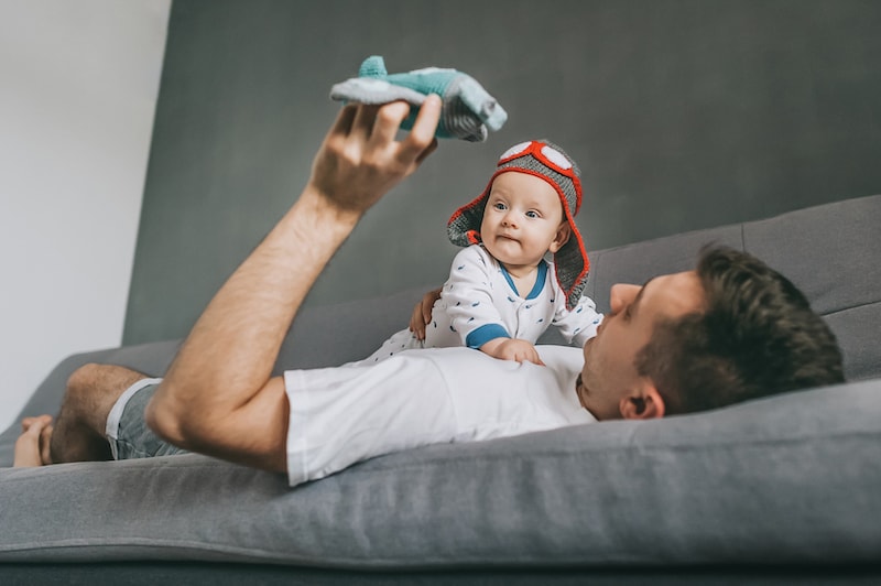 dad and kid playing 