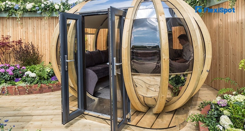 Ten-seater Glass Sphere Pod