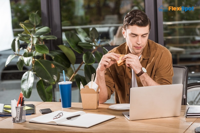 Why It May Be Justified To Eat At the Desk At Times